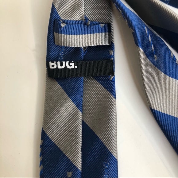 Urban Outfitters BDG Tie Print Skinny Tie in Gray and Blue Stripe - Picture 3 of 3